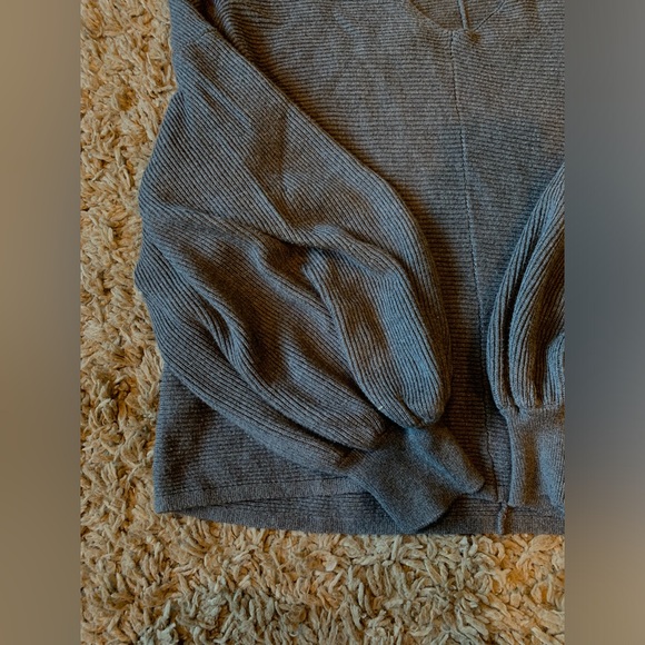 1. State, size XXL, grey, v-neck sweater - Picture 2 of 3